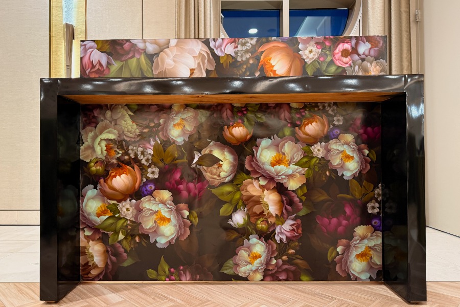 ID-5247932000106928025-Custom-Printed-DJ-Booth-1-1