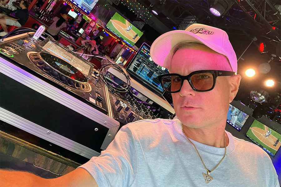 ID-5247932000138236052-DJ-D-Mi06-900×600-2