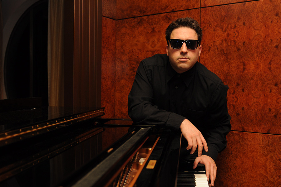 ID-5247932000065701001-DavidJamesBillyJoelColor-900×600-1