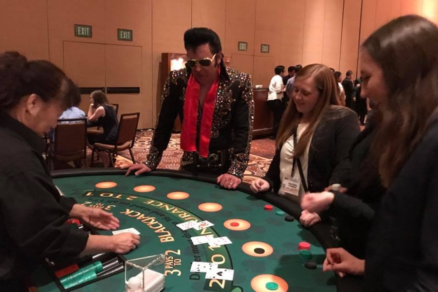 ID-5247932000098679582-BJ-table-with-elvis-1