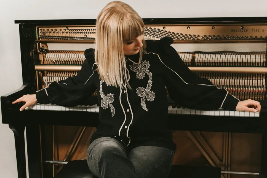 ID-5247932000119587021-pianoshot