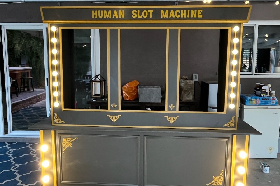 ID-5247932000150121003-HUman-Slot-Machine