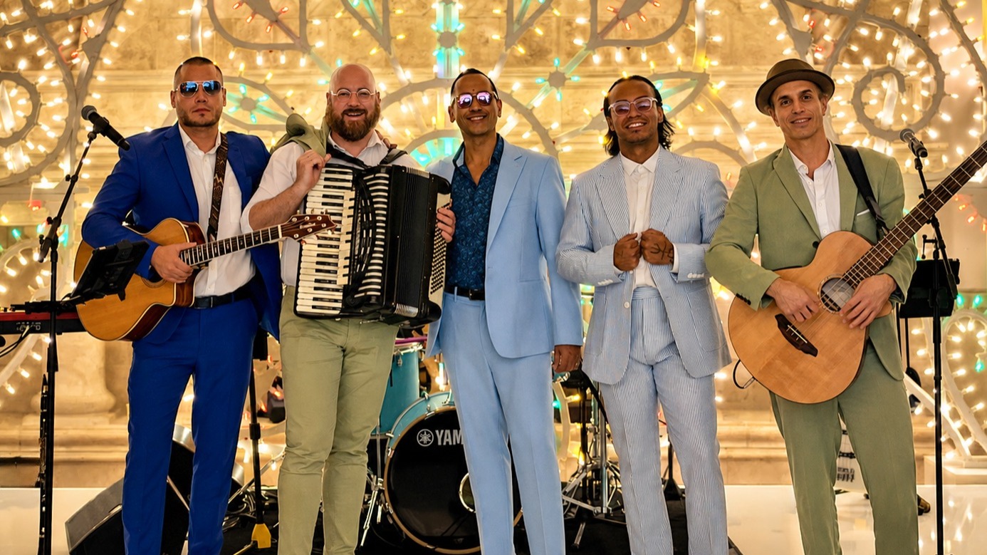 String Lights Band in Boca Raton