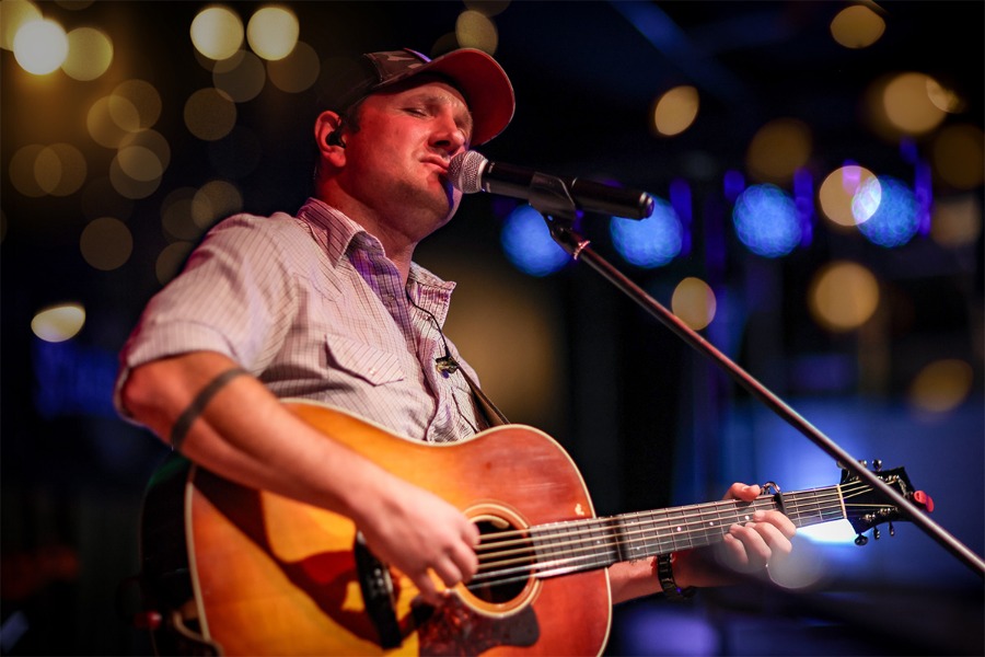 adbc0680-4110-4a35-8790-713825e9581b-Dustin-Saylor-Official-Bio-Live-Source-1200×800-1