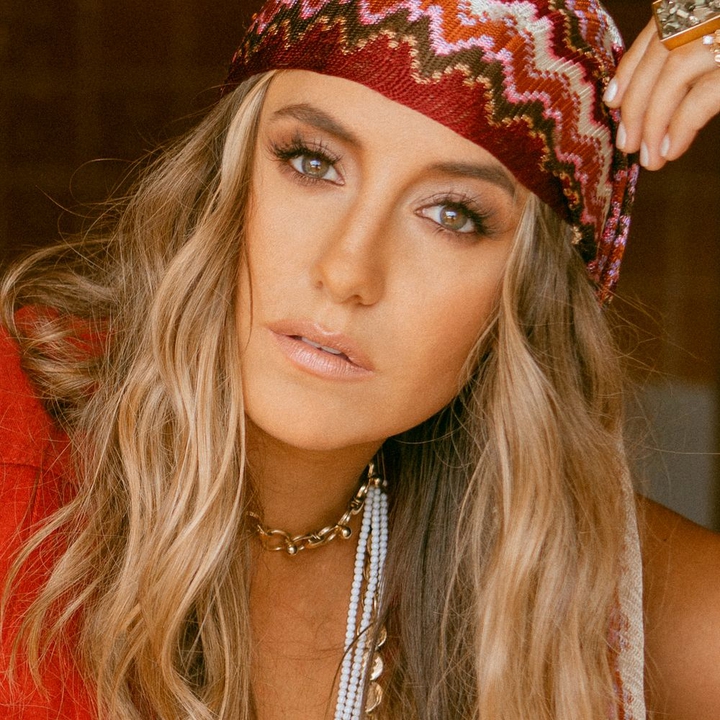 Lainey Wilson Tour Dates, Concert Tickets, & Live Streams