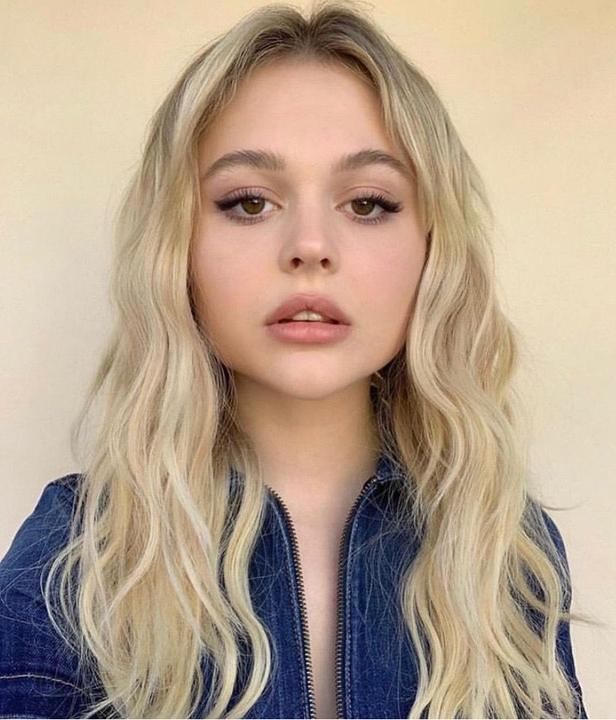 Emily Alyn Lind Tour Dates, Concert Tickets, & Live Streams