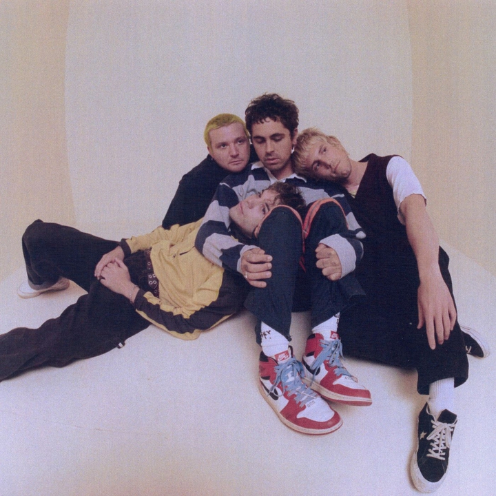 Hunny Tour Dates Concert Tickets Live Streams