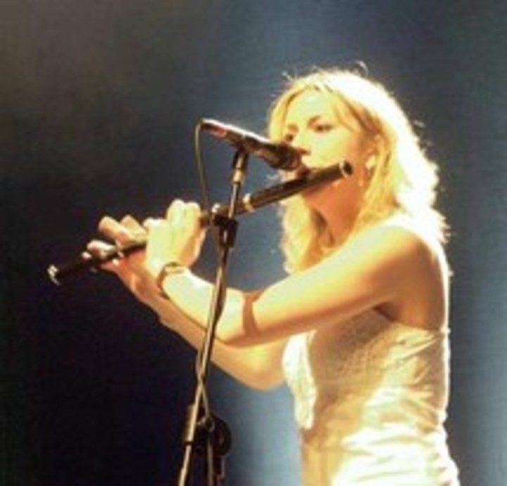 Muireann Nic Amhlaoibh Tour Dates 2017 & Concert Tickets | Bandsintown