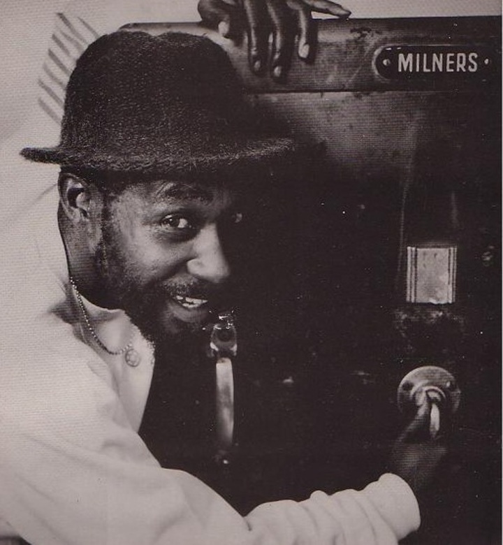 Earl Sixteen - Jah Messingers Earl Sixteen - Jah Messingers