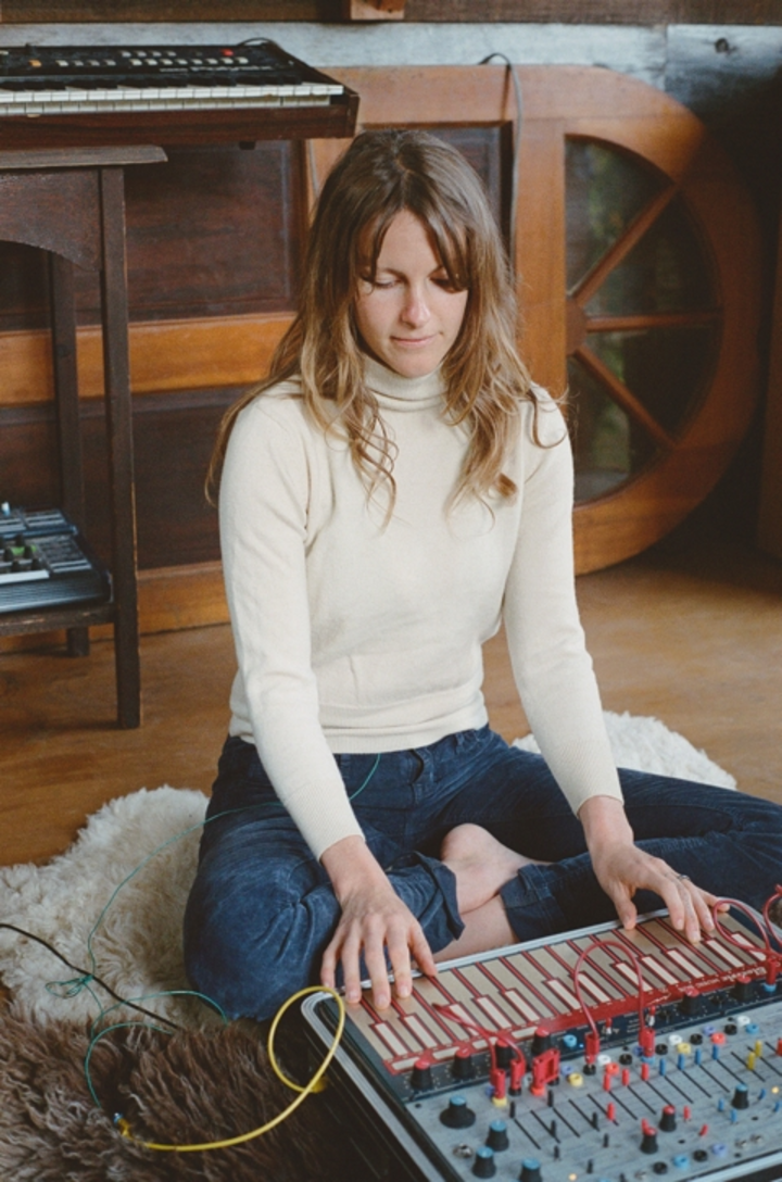 Kaitlyn Aurelia Smith pubblica un nuovo video per Kaitlyn Aurelia Smith pubblica un nuovo video per