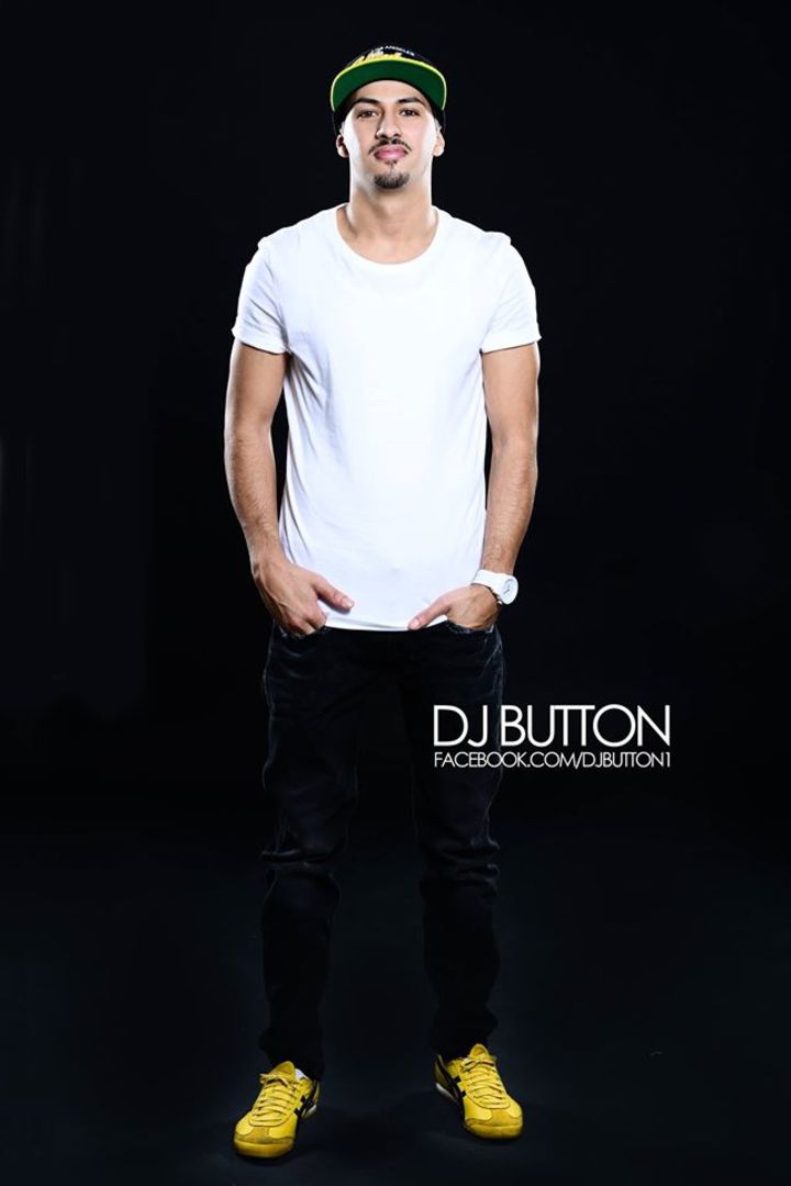 Диджей за пультом. Panic button. Заставка на рабочий стол диджей. Кнопка синхронизации pioneer dj. Аппаратура для диджея.