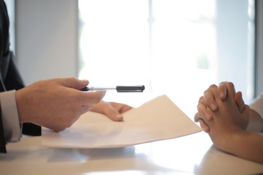 معدلات الرهن العقاري ترتفع، مما تسبب في تراجع أصحاب ومشتري المنازل المحتملين عن الاقتراض.