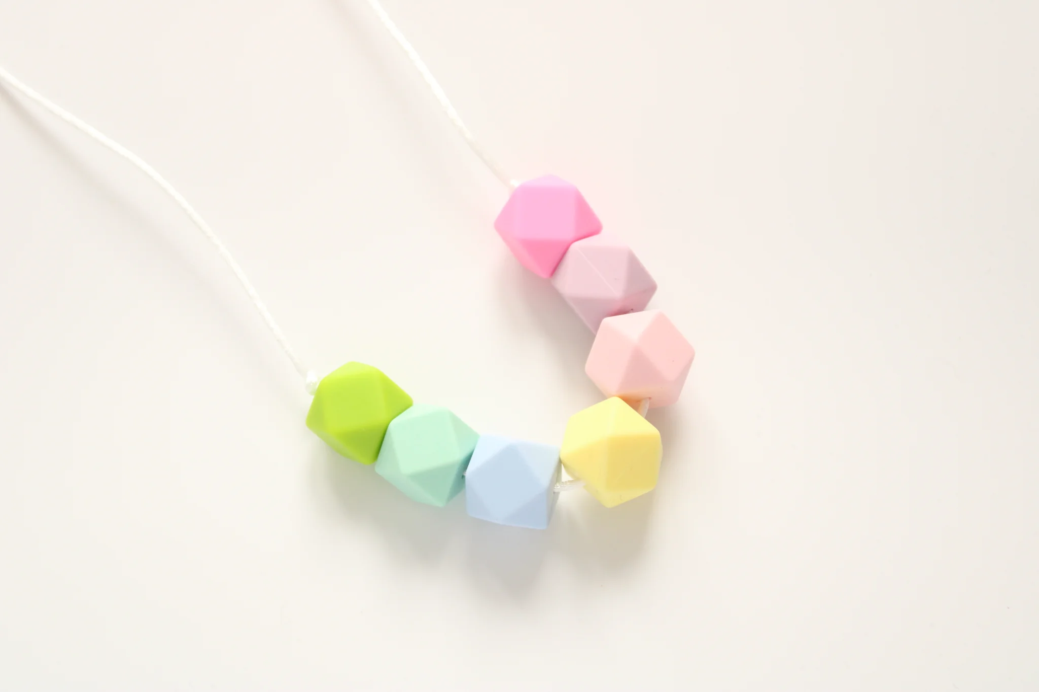fidget necklaces are a versatile and fashionable accessory that can satisfy the sensory needs of people of all ages.