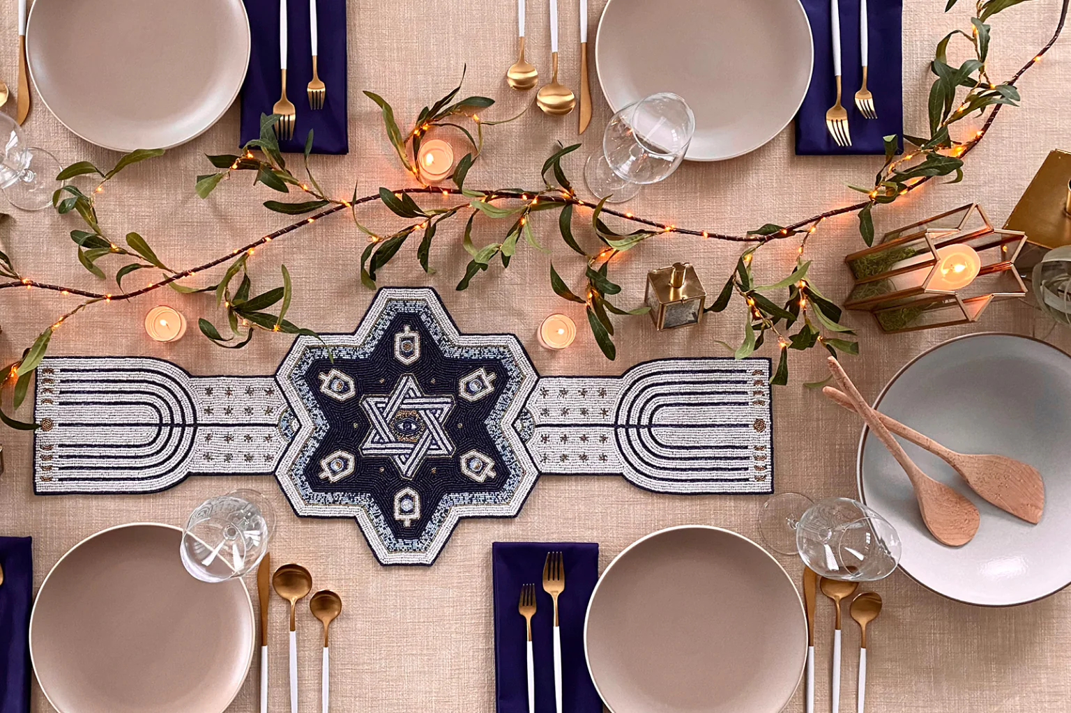 Plan your wedding table and enhance your wedding style with a beaded runner