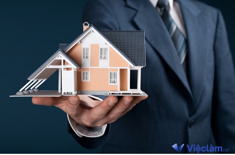 Môi giới là cầu nối quan trọng giữa người bán và người mua bất động sản