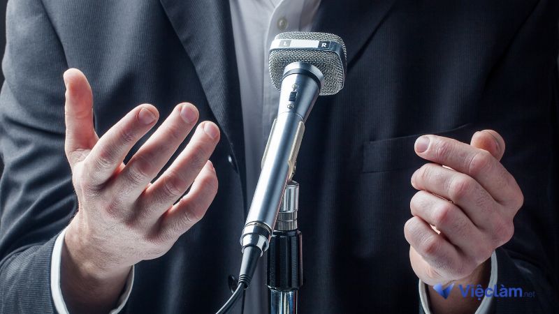 Giọng nói rõ ràng, tốc độ nói vừa phải là kỹ năng thuyết trình cần lưu ý luyện tập