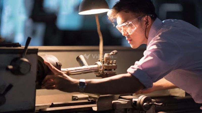 Thợ tiện phải đọc được các bản vẽ chuyên môn