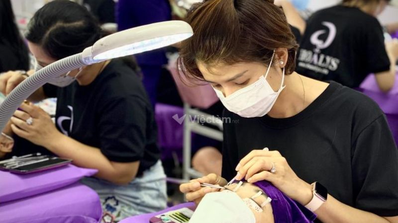 Hoaly’s Academy
là Top Trung tâm đào tạo nghề nối mi hàng đầu Việt Nam.