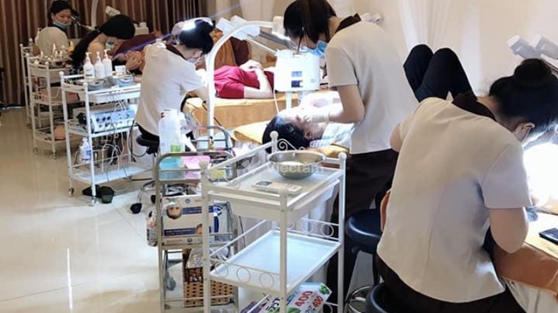 Linh Chi Spa là nơi học viên có thể tin tưởng gửi ước mơ, đam mê với nghề nối mi tại trung tâm này.