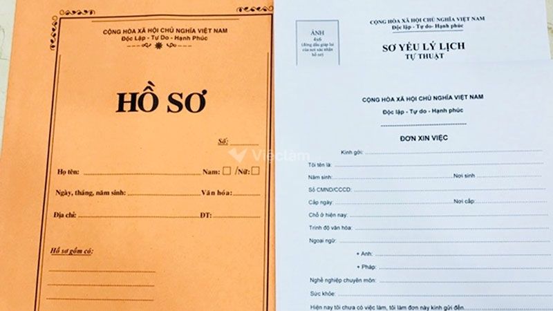 Hồ sơ xin việc (hay còn gọi là hồ sơ ứng tuyển) là một bìa hồ sơ chứa các giấy tờ, tài liệu tóm tắt về bản thân 