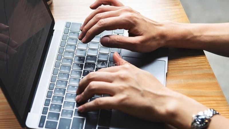 Khi viết đơn xin nghỉ việc tạm thời không lương, nên viết lý do cụ thể, rõ ràng và chi tiết nhất