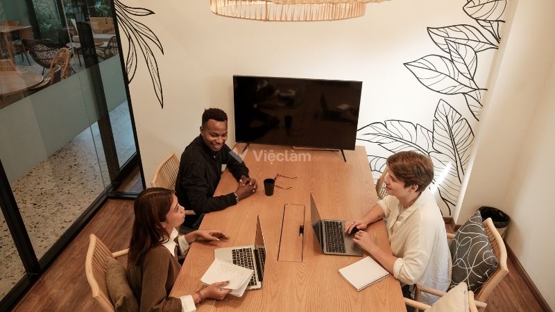Bộ phận nhân sự xem xét và xác nhận đánh giá