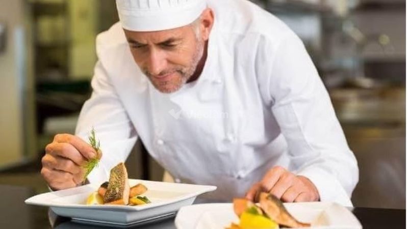 Đầu bếp cân giỏi kỹ năng mềm