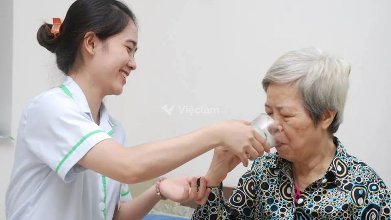 Người trông trẻ, người chăm sóc