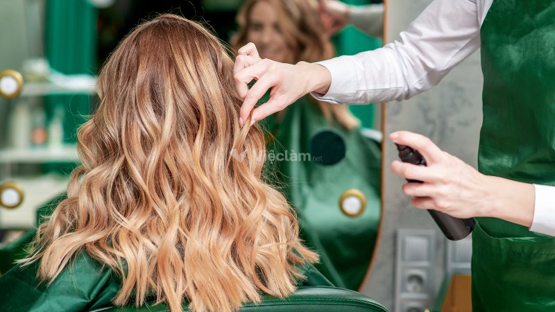 Cùng tìm hiểu tác hại của nghề làm tóc trước khi theo nghề