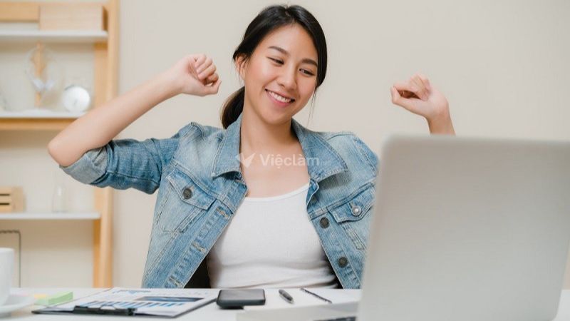 Cách làm CV trên Canva ấn tượng, chuyên nghiệp là nên •	chọn mẫu phù hợp với ngành nghề