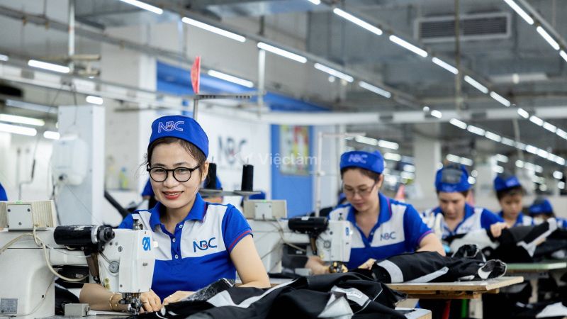 Công nhân tại nhà máy