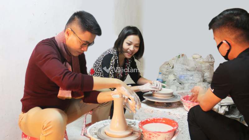 hông gian nhỏ nhưng ấm cúng, nơi những đôi bàn tay khéo léo tạo nên điều tuyệt vời!