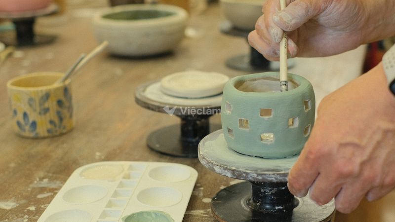 Bạn có thể tự do sáng tạo với ý tưởng của mình tại workshop lại gốm ở Bopbi House 