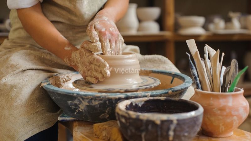 Làm gốm là một trong những workshop được nhiều người yêu thích
