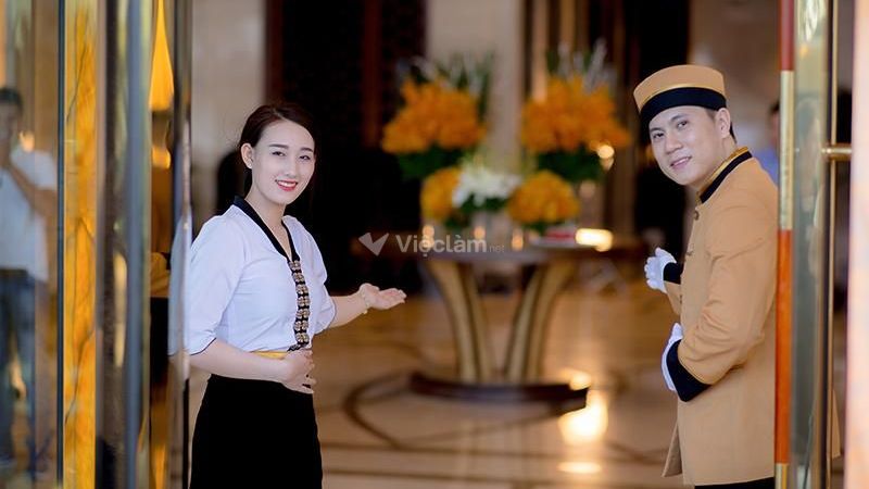 Nhân viên trực cửa là bộ phận đầu tiên tiếp xúc với khách hàng