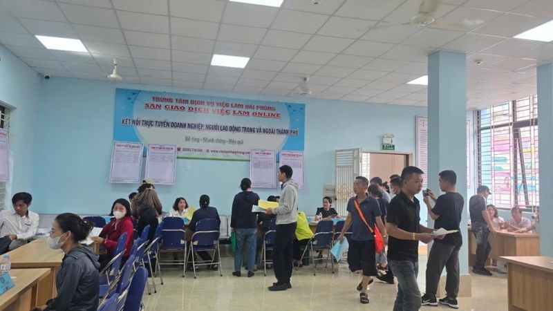 Trung tâm mở phiên giao dịch việc làm trực tuyến cho người lao động ( Nguồn: Internet)