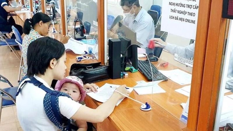 Trung tâm giới thiệu việc làm Cần Thơ đang giải quyết Bảo hiểm Thất nghiệp cho người lao động (Nguồn: Báo Dân Trí)