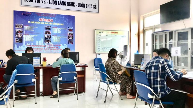 Trung tâm giới thiệu việc làm Nghệ An hướng dẫn người lao động tìm việc (Nguồn: Hiệp hội giáo dục nghề nghiệp)
