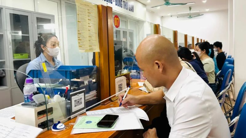 Người lao động đến trung tâm việc làm tỉnh Nghệ An để giải quyết chế độ bảo hiểm thất nghiệp (Nguồn: Báo kinh tế & đô thị)