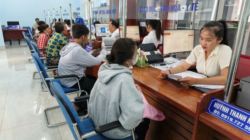 Công tác hướng dẫn người dẫn tìm kiếm việc làm tại Trung tâm giới thiệu việc làm Cà Mau.