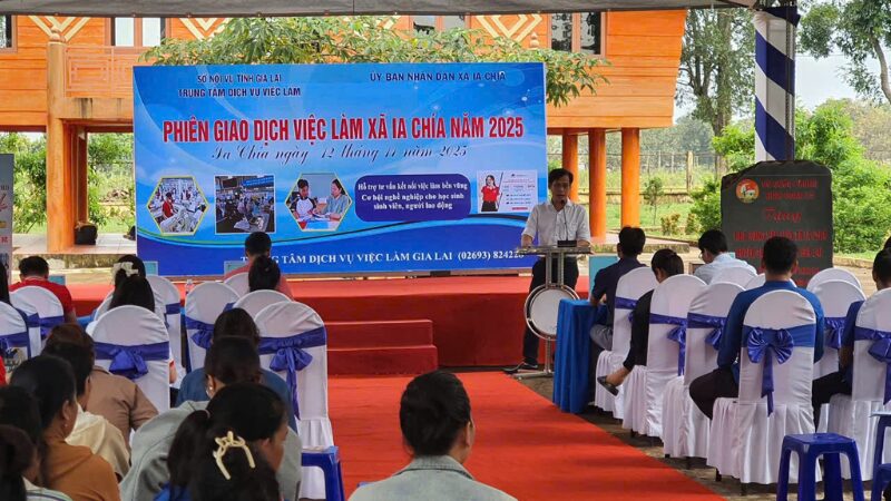 Phiên giao dịch việc làm do Trung tâm giới thiệu việc làm Bình Định tổ chức tại xã La Chía (Nguồn: Trung tâm Dịch vụ việc làm Gia Lai)