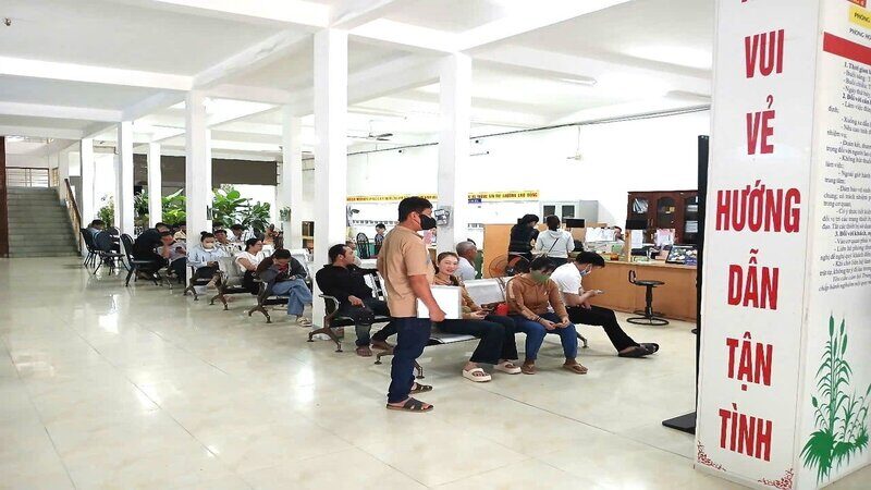 Nhiều lao động tìm đến Trung tâm giới thiệu việc làm Bình Định nhờ hỗ trợ tư vấn nghề nghiệp (Nguồn: Báo Nông nghiệp)