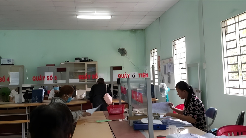 Người lao động làm thủ tục hưởng trợ cấp thất nghiệp tại Chi nhánh Bảo hiểm thất nghiệp Củ Chi