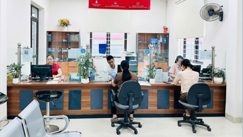 Người dân thực hiện thủ tục Bảo hiểm xã hội huyện Thạch Thất