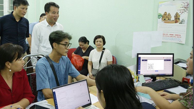 BHXH huyện Phúc Thọ cấp lại tờ rời sổ bảo hiểm xã hội (nguồn: Báo Nhân Dân)
