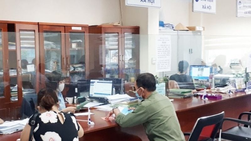 Người dân có thể nộp hồ sơ BHXH trực tiếp ngoài trụ sở.