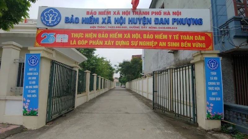 Cổng trụ sở của Bảo hiểm xã hội huyện Đan Phượng.