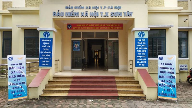 Bên ngoài trụ sở của BHXH thị xã Sơn Tây.