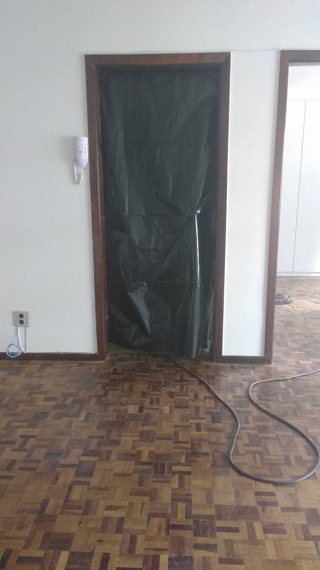 O que você precisa saber antes de lixar o piso de madeira Passa lá em