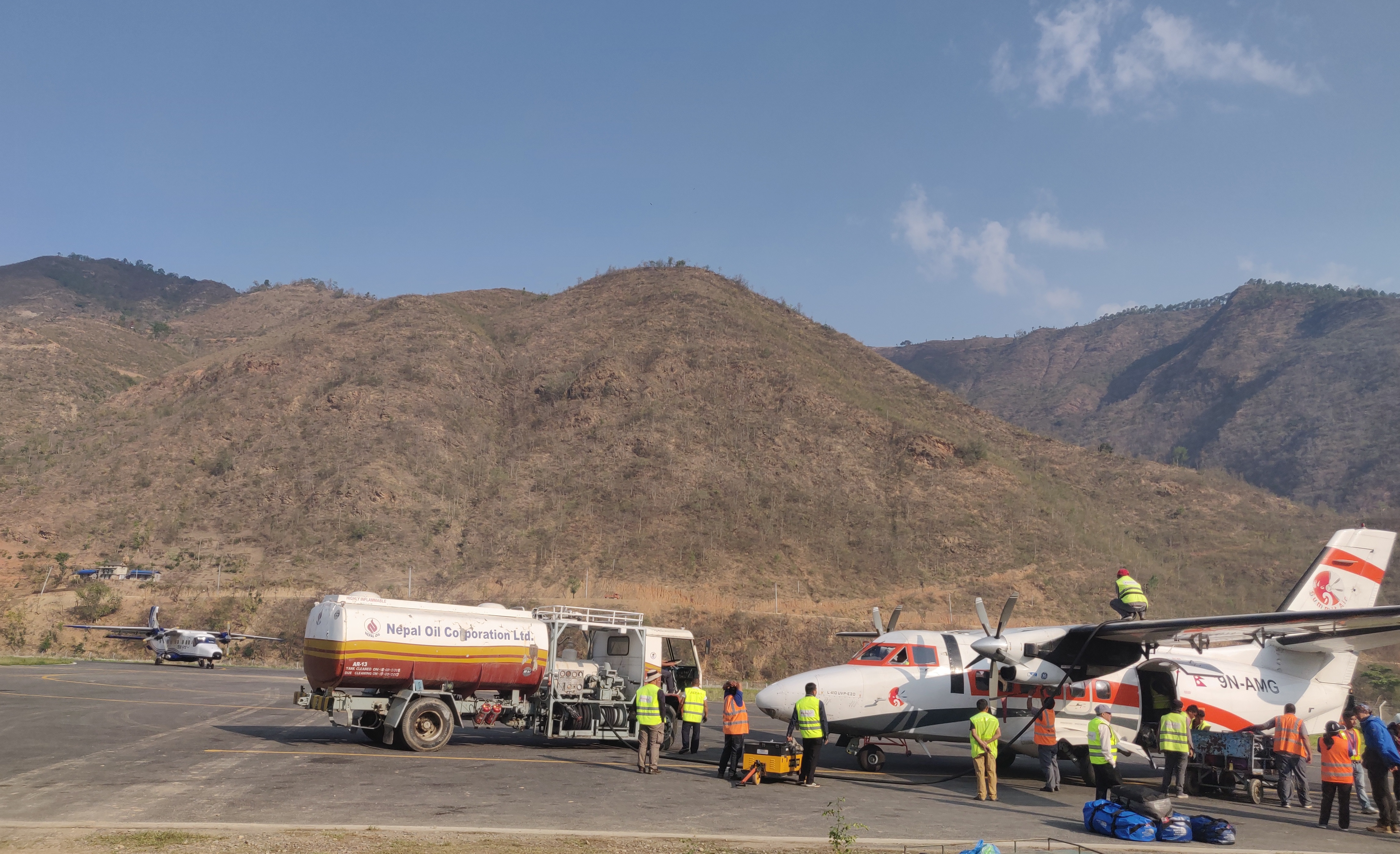 Loading baggages before taking off